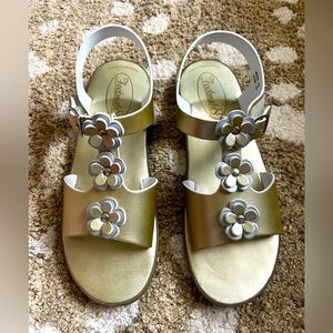 NWOT Footmates Jasmine Eco Girls Sandals size 3